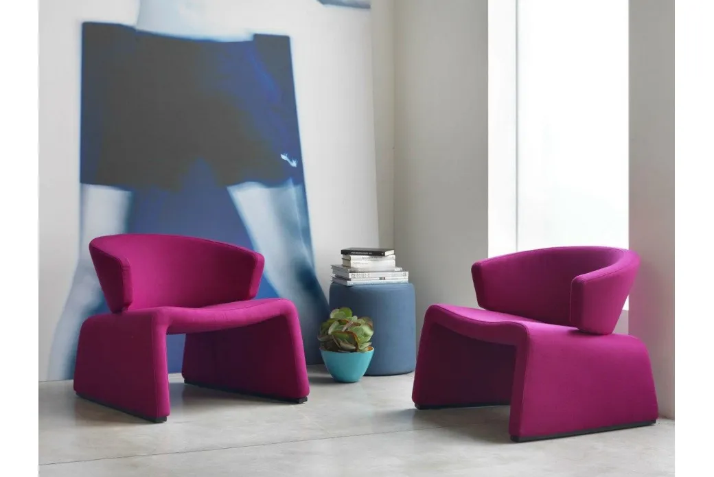Fauteuil en cuir rembourré