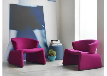 Fauteuil en cuir rembourré