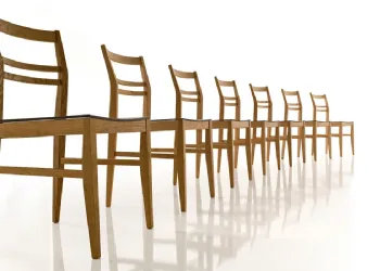 Chaise moderne en bois