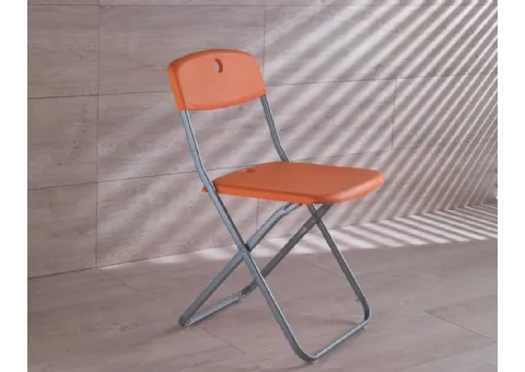 Chaise en métal avec assise en plastique