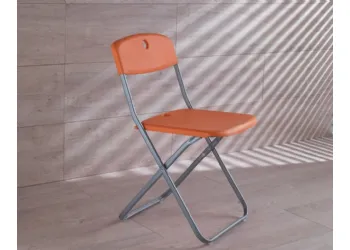 Chaise en métal avec assise en plastique