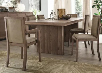 Chaise en cuir avec structure en bois