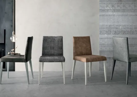 chaise rembourrée en bois