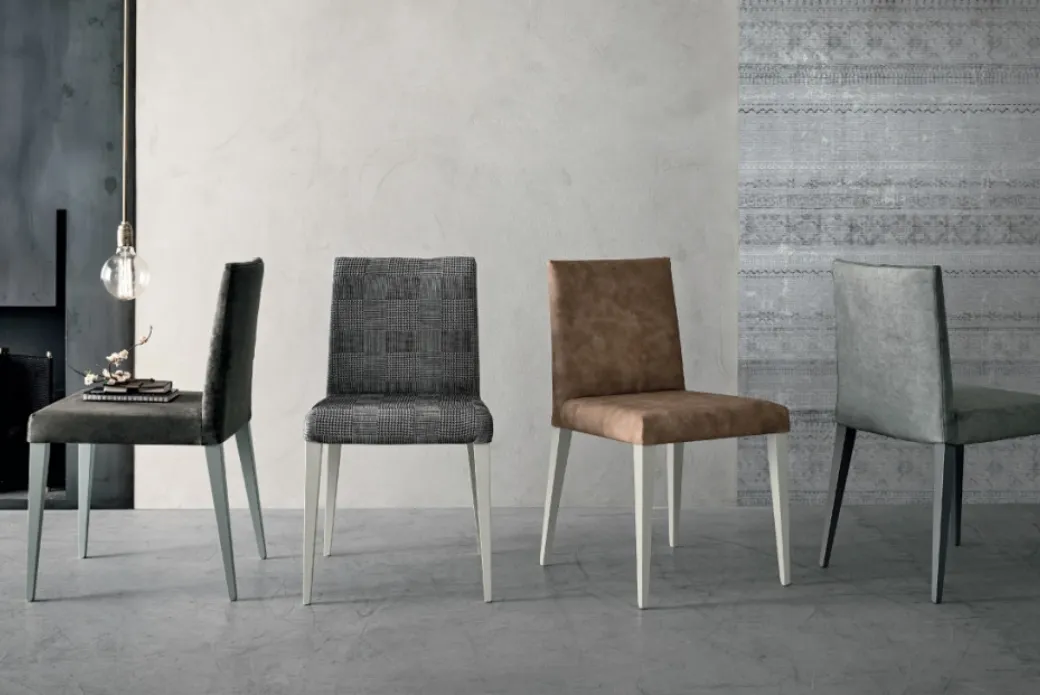 chaise rembourrée en bois