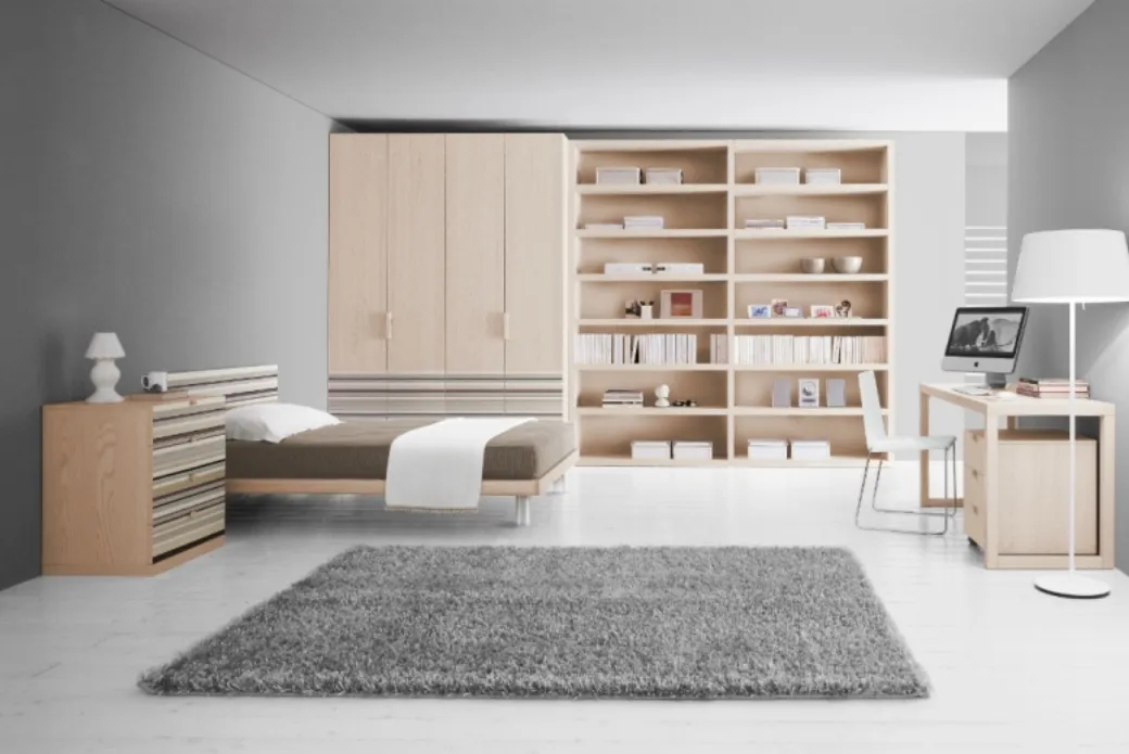 Quatre chambres avec portes de placard et bibliothèque