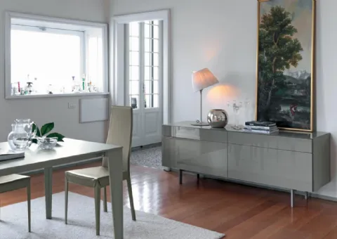 Buffet en bois avec haut et Ante Cristal