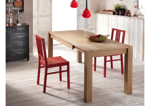 Table en bois massif dans le bois de chêne