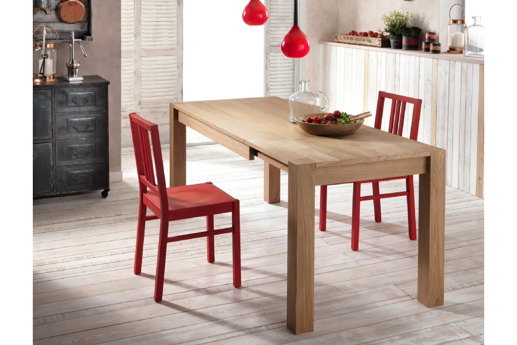Table en bois massif dans le bois de chêne