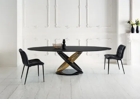 Table fixe avec la base en métal et plateau en verre