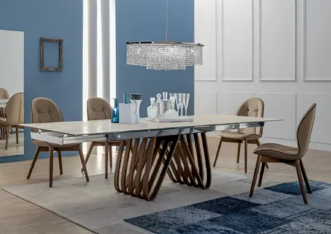 Table avec base en bois et plancher de verre