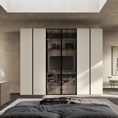 Armoire avec portes battantes laquées et pliantes en verre Comp N20 laqué et verre de Mobilgam.