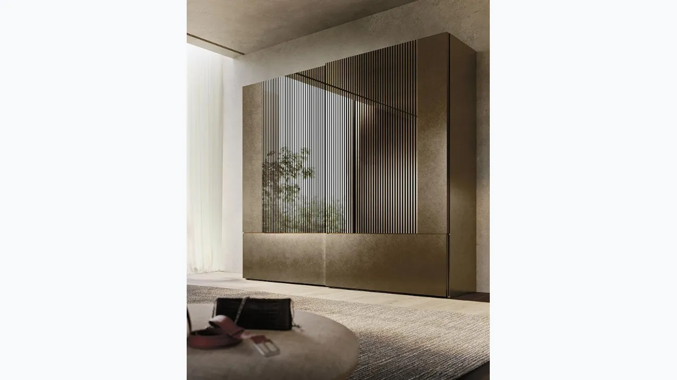 Armoire avec portes coulissantes laquées en laiton et miroir central Comp N28 de Mobilgam