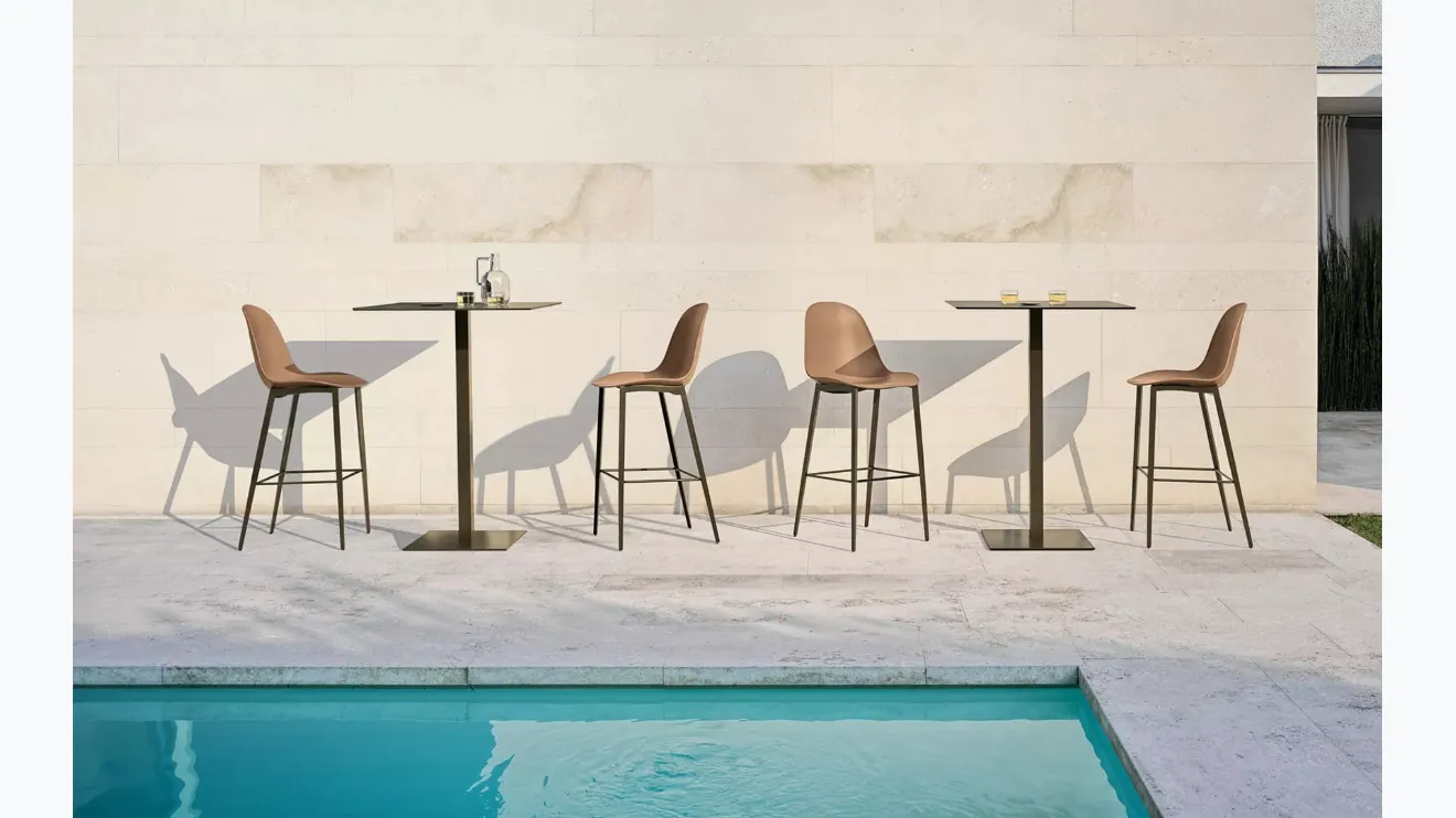 Petite table Alter Haute Outdoor en acier laqué de Bontempi