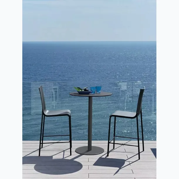 La traduzione corretta è:

**Table basse Rico Alto Outdoor en