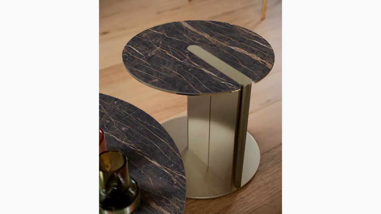 Petite table en SuperMarmo Bolt de Bontempi.
