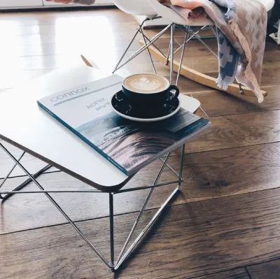 Petite table fonctionnelle de Sigeric