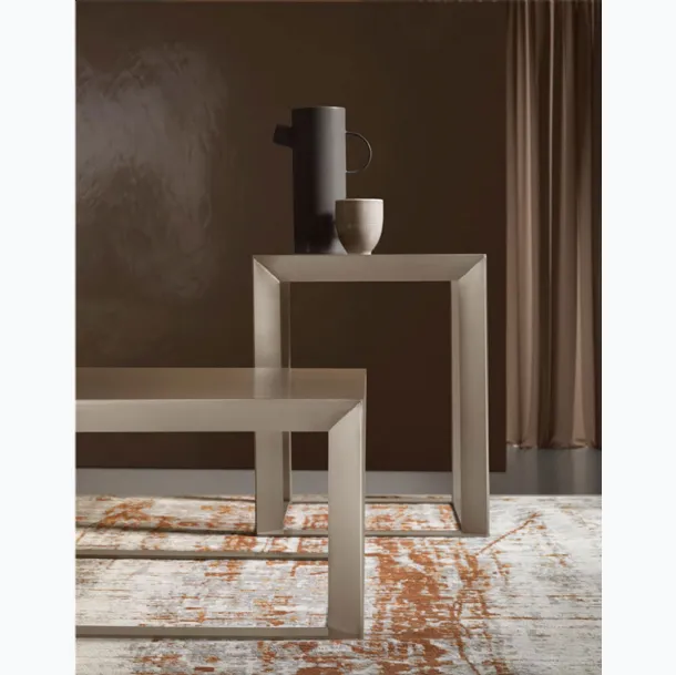 Table basse en acier Frame de Rosini Night.