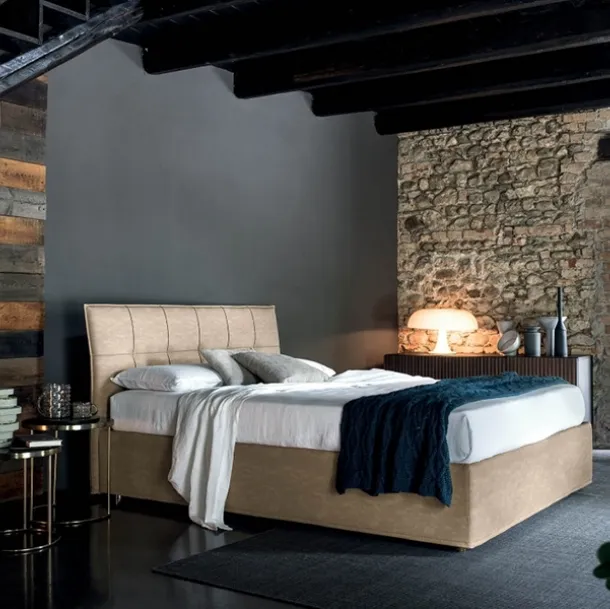 Lit en tissu avec une tête de lit matelassée Ambra de Rigosal