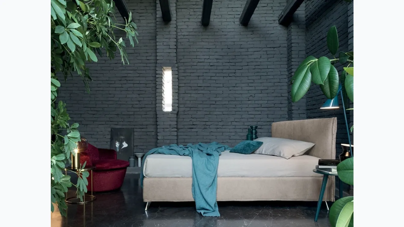 Lit en tissu avec tête de lit Deng de Rigosalotti