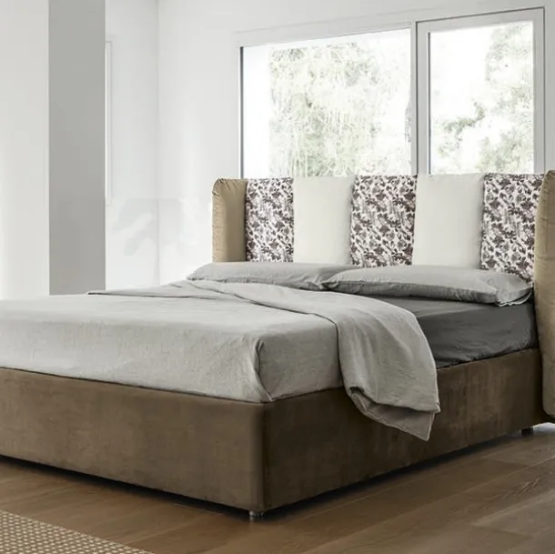 Lit avec coffre de rangement Diadema en tissu rembourré par Rigosalotti