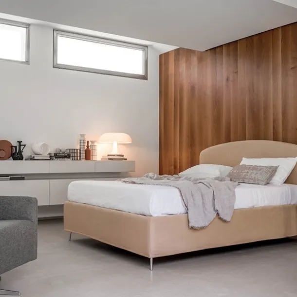 Lit en tissu Duse avec tête de lit arrondie par Rigosalotti