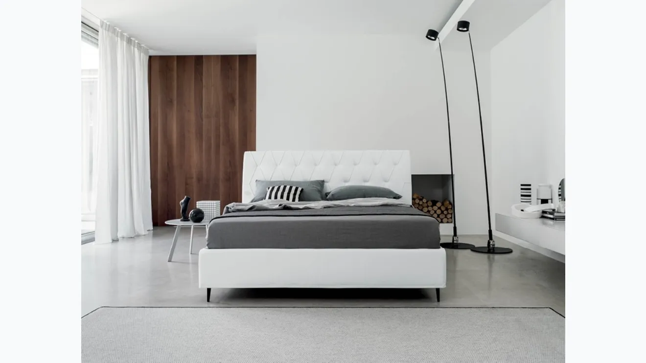 Lit en simili cuir Park avec une tête de lit matelassée de Rigosal