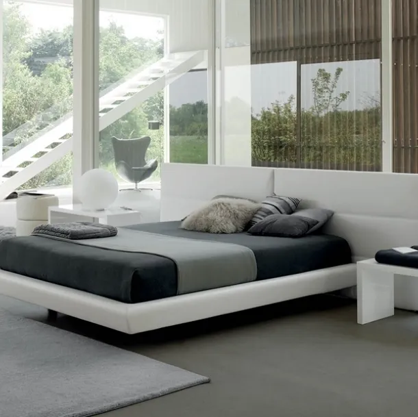 Lit Ptolémée en simili cuir avec une tête de lit de Rigos