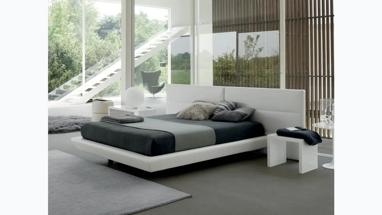 Lit Ptolémée en simili cuir avec une tête de lit de Rigos