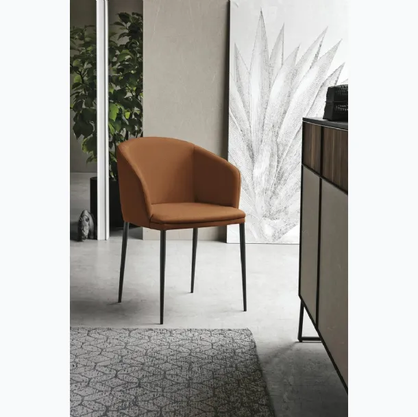 Chaise avec accoudoirs Sofia fauteuil en cuir rembourré par Sedit.