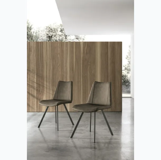 Chaise Zenda en simili cuir vintage de Sedit