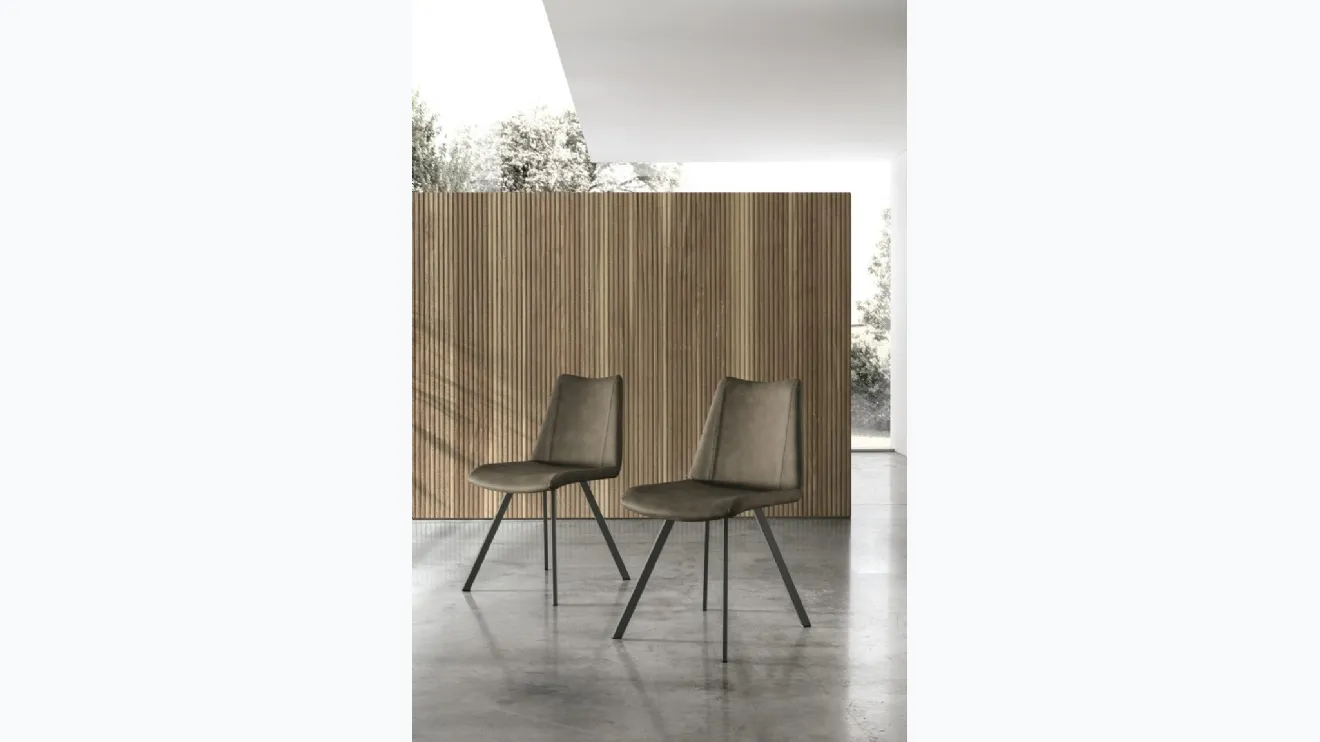 Chaise Zenda en simili cuir vintage de Sedit