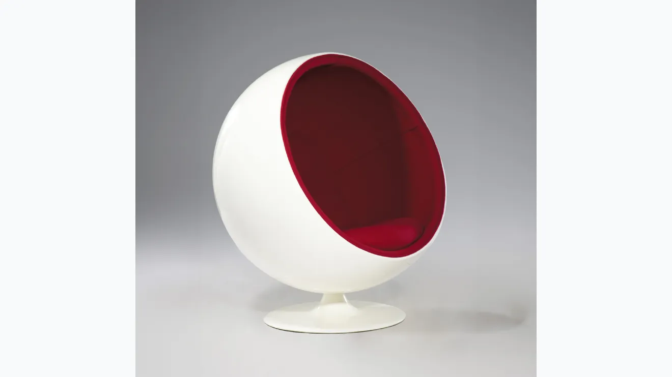 Fauteuil Circle en fibre de verre blanche et intérieur en tissu de Sigerico.