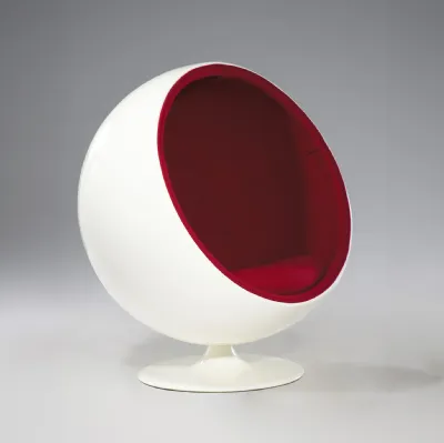 Fauteuil Circle en fibre de verre blanche et intérieur en tissu de Sigerico.