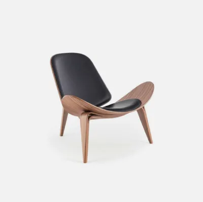 Fauteuil design en bois avec assise en cuir de Sigerico